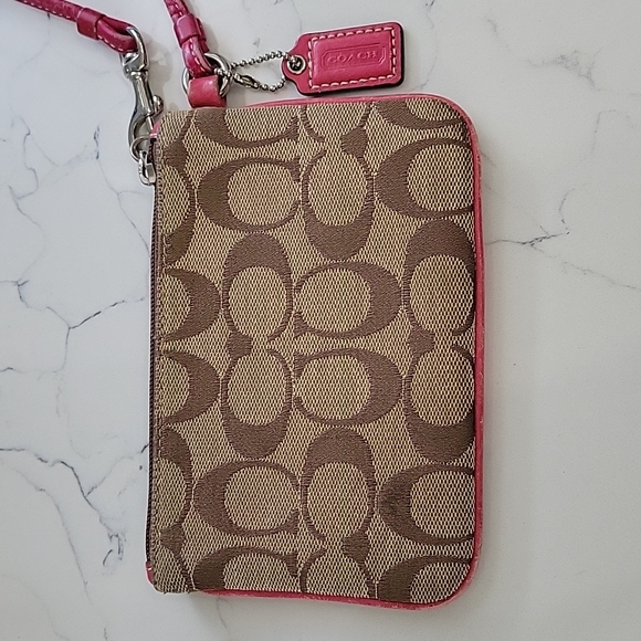 Coach wristlet, EUC🎉🎊 hot pink - Picture 5 of 6